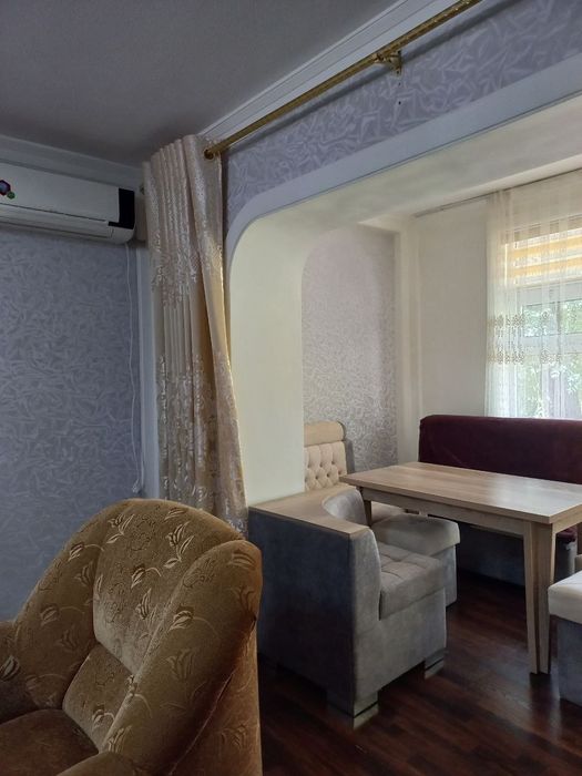 Сдаётся 2 комнатная 2этаж кирпичный дом Пр Навои