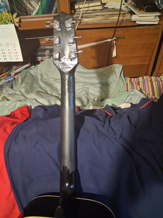 Chitara Hora 4/4, model w12204, reparată