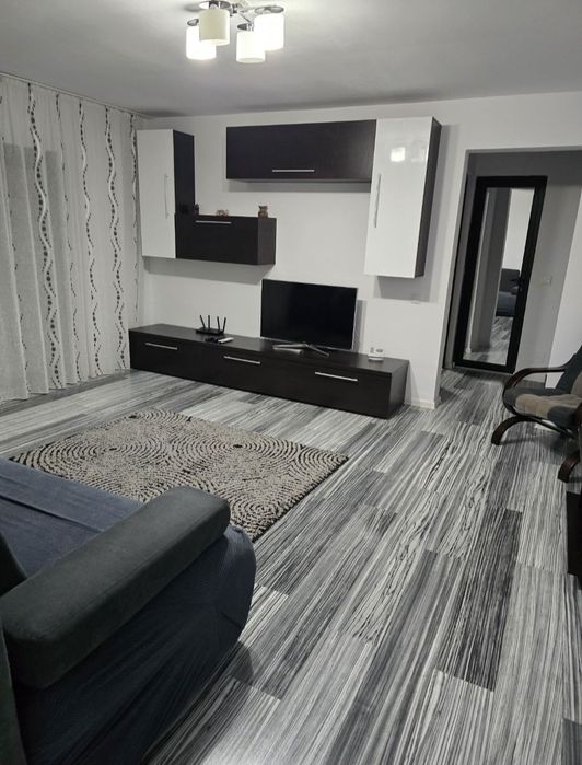 Vând Apartament 2 camere/Et 2/Unirii Sud (Pedagogic si Scoala 15) — fotografia 1