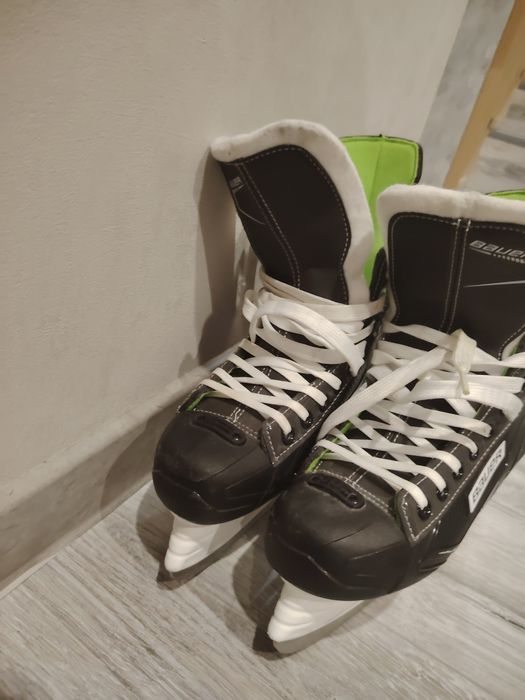 Продам коньки bauer