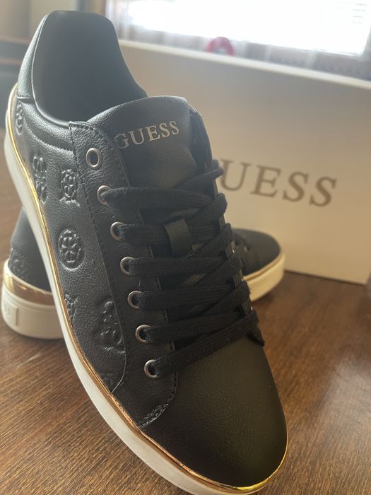 нови кецове Guess