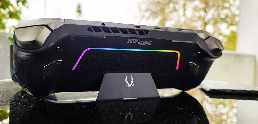 Zotac Zone - handheld PC/consola gaming 7" Amoled