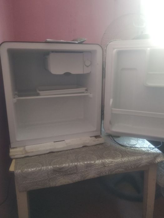 Прадаётся мини холодильник