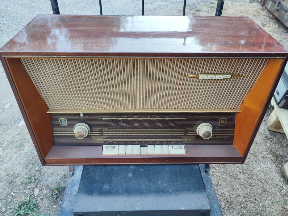 Веф, магнетофон, старо радио