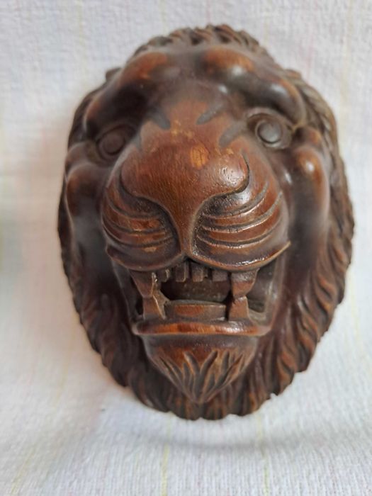 sculptura lemn leu ornament lemn
