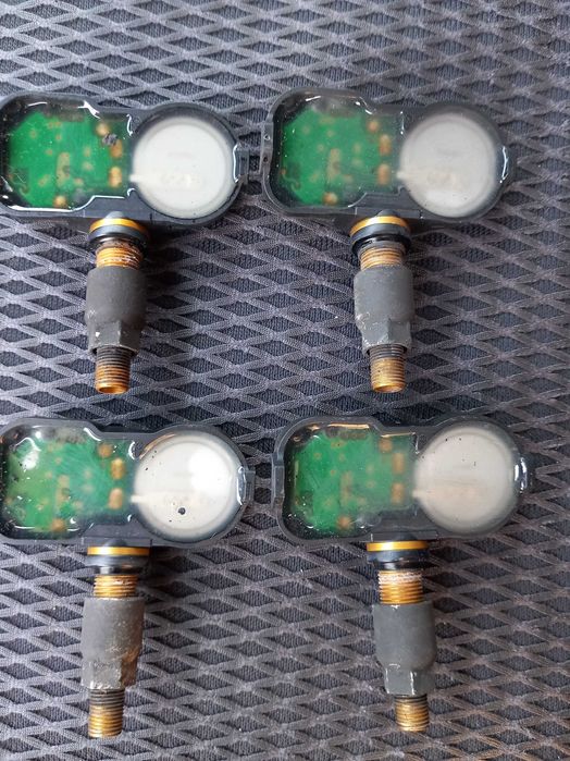 Датчици Toyota TPMS  сензори за следене налягането гумите.