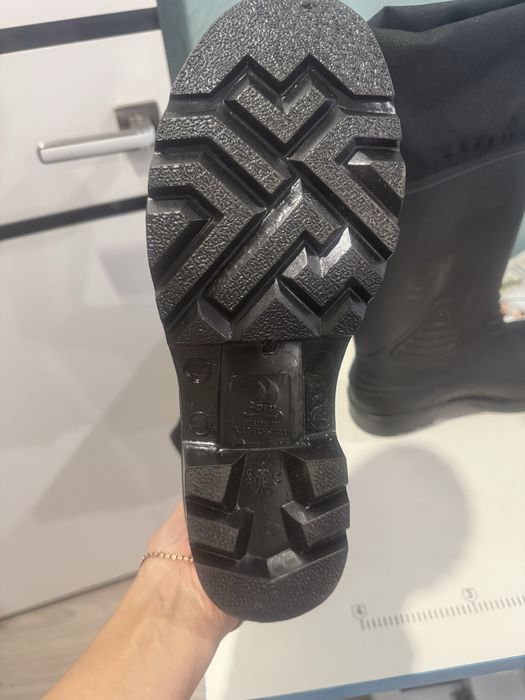 Новые мужские сапоги