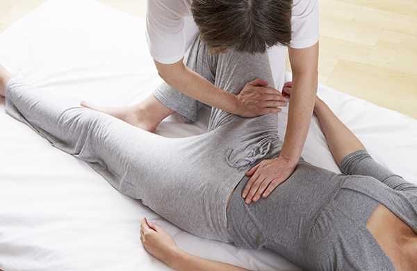 ostheopatie, acupunctura chiropractica, reflexoterapie. On PARLE FRANC