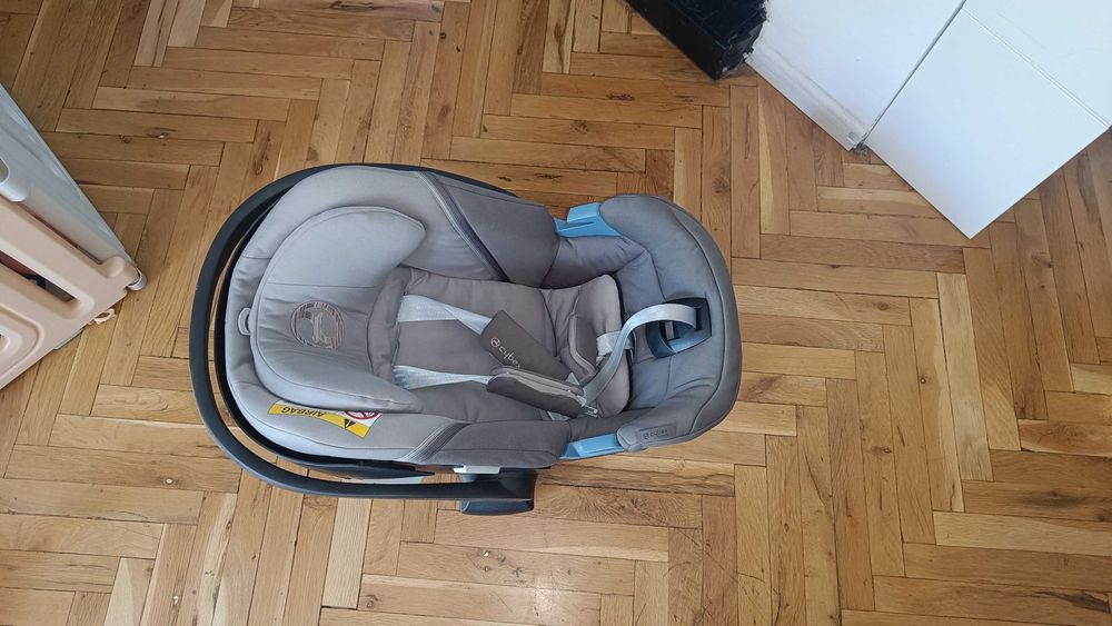 Продавам бебешко столче за кола Cybex Aton 5