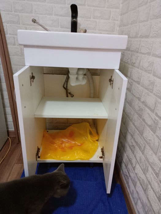 Продам умывальник со шкафом