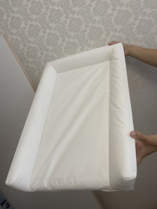 Пеленальный столик