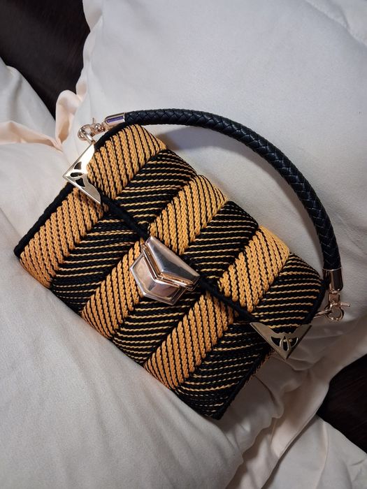 Poșetă lucrata manual ideal pentru un cadou superb