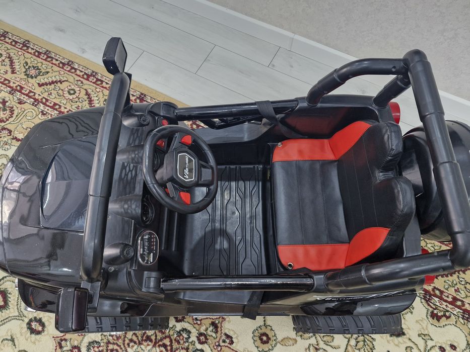 Продам машину электромобиль