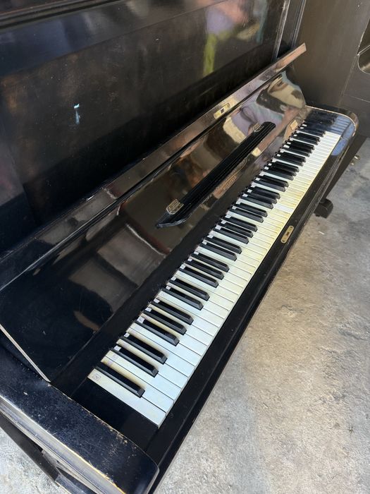 Pianină foarte veche