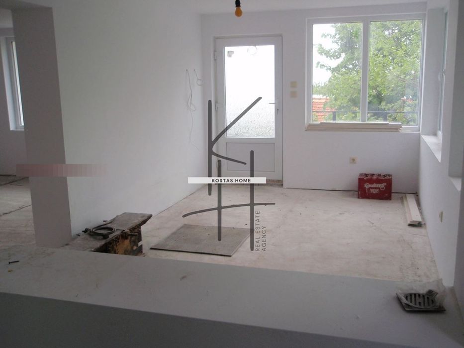 Къща в Варна, област-с.Бенковски площ 285 цена 195000