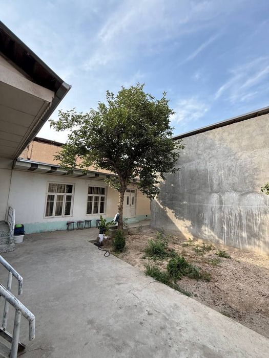 Uchastka sotiladi 3 sotih eri narhida shahar ichida