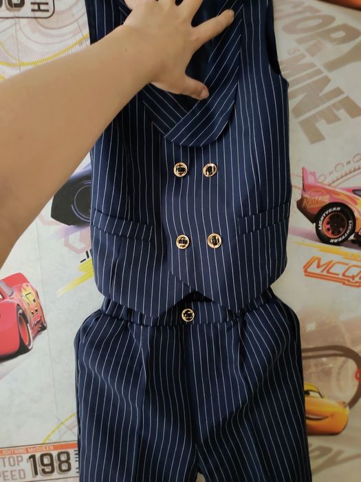 Продам костюм абсолютно новый