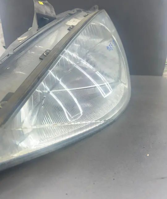 Far stanga 1M5113006 1M5113006 Ford Focus 2001 1.6 MT (101 hp)