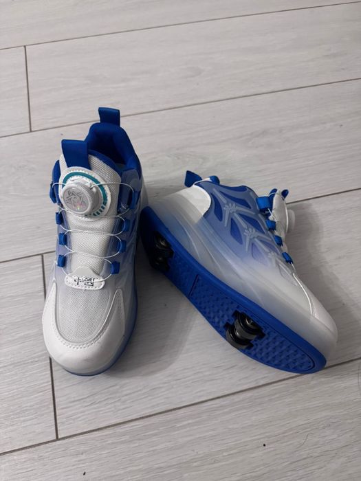 Трендовые кроссовки ролики