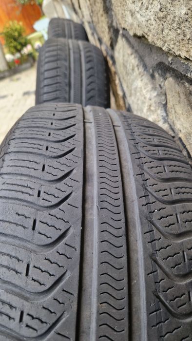 Pirelli 225 60 R17 All Season Seal Inside BMW X3