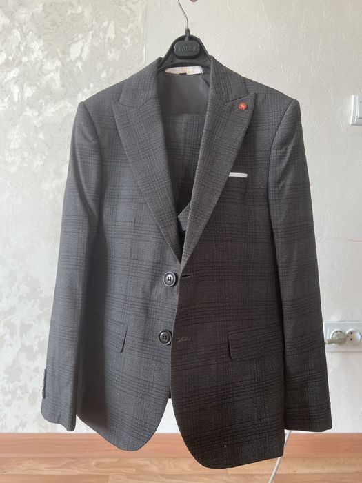 Костюм для мальчиков серый