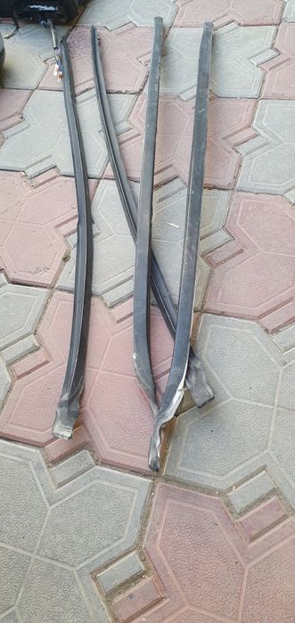 Молдинги лобовые на Rx 300.