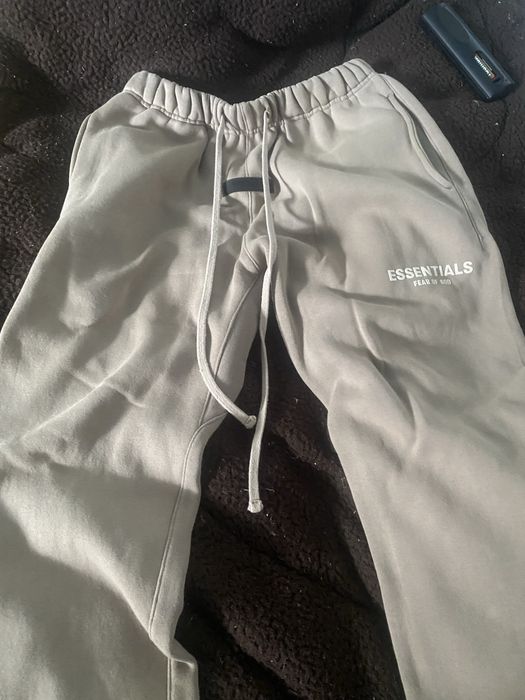 pantaloni essentials