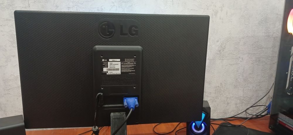 LG monitor sotiladi sifatli