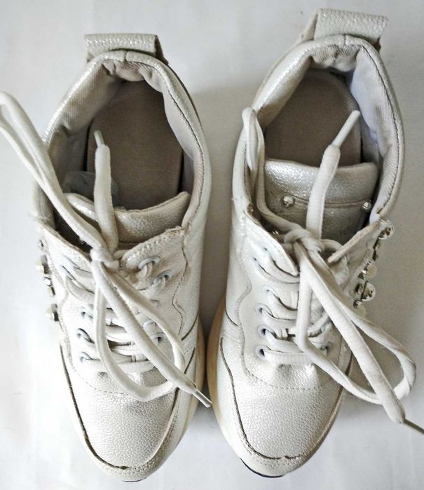 Кроссовки серебристого цвета со стразами, размер 36-37