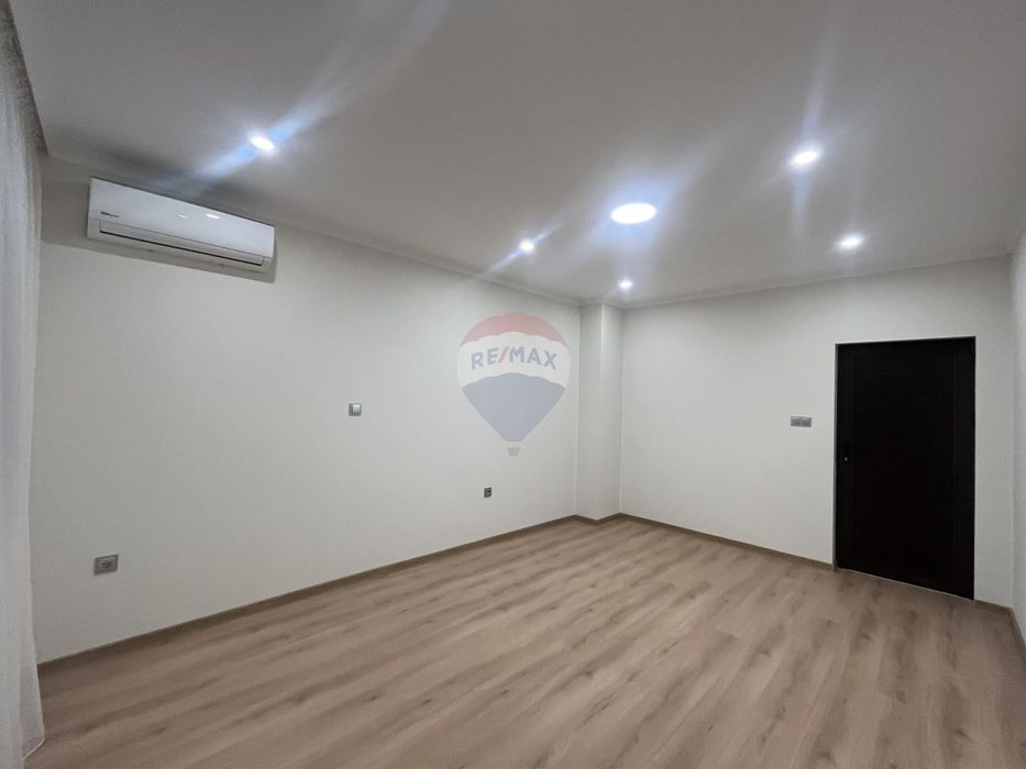 Продава се Тристаен апартамент в Варна, Базар Левски - 70 кв.м за 2143 €/кв.м - Снимка #8