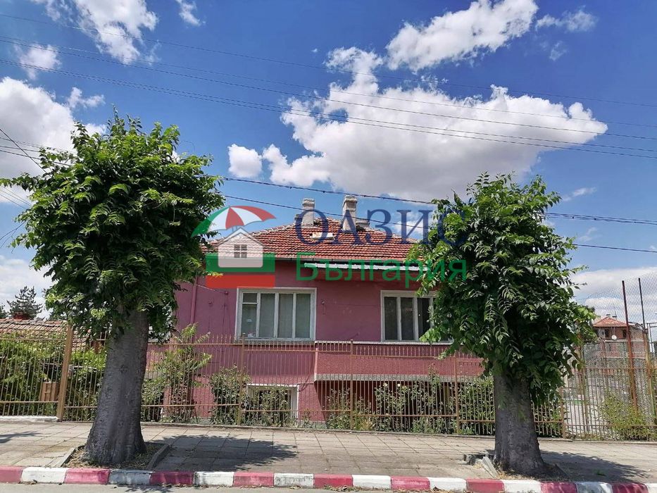 Къща 2-етажна-190 кв.м. + двор 420 кв. м., гр. Средец, обл. Бургас