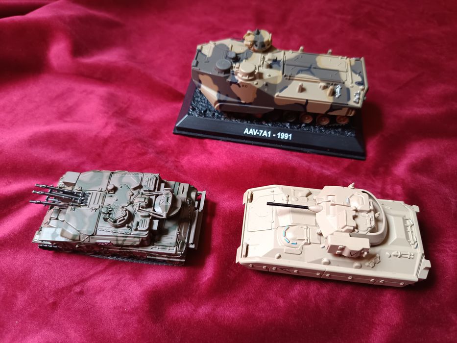 Lot 3 machete militare/ Tanc/ Transportor blindat/ Blindat antiaerian/ preț pe lot !