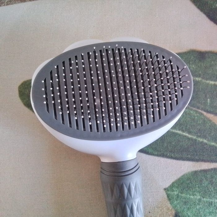 Расческа пуходерка.