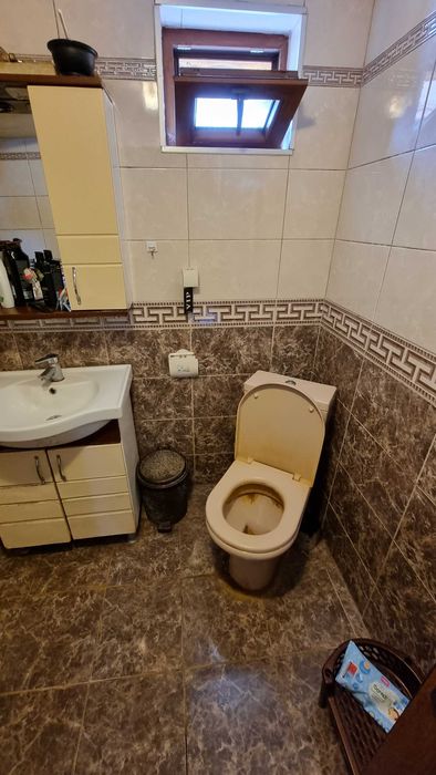 1729-Продава се двуетажна масивна къща в кв. "Варош"!