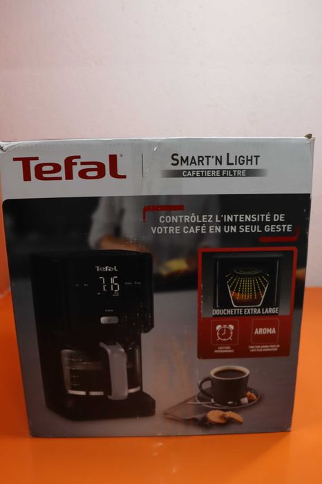 Програмируема филтърна кафемашина Tefal Smart'n Light CM600840/Черна, лек ДЕФЕКТ