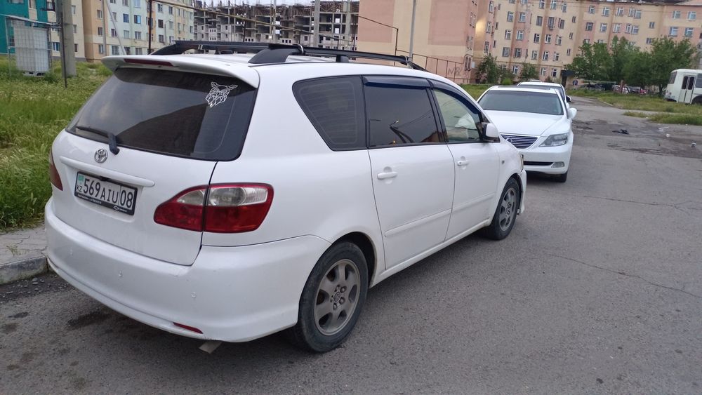 Тойота Авенсис Версо