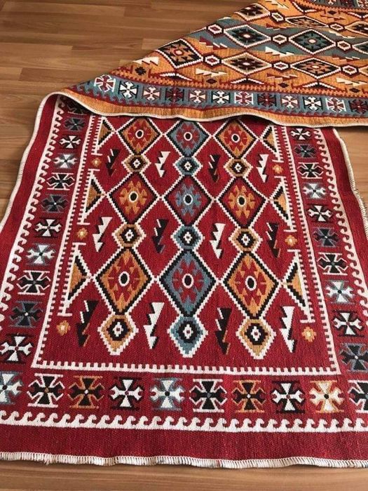 Пътеки и килими разнообразие от модели и цветове с високо качество