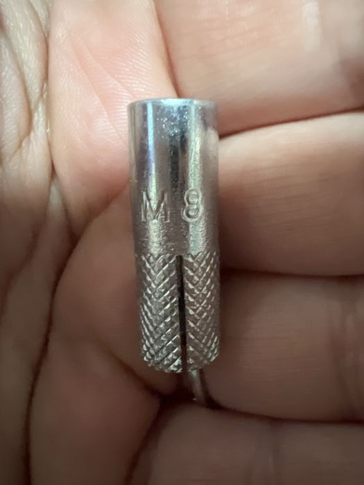 Piulite expandabile pentru beton din otel 20 mm