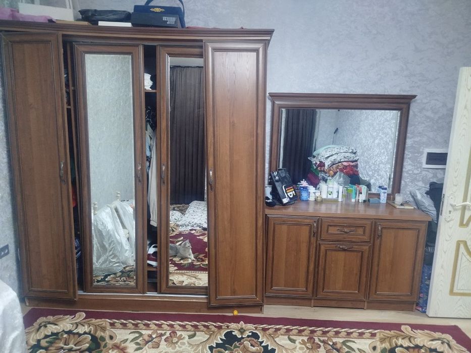 Шкаф ва тримо сотилади