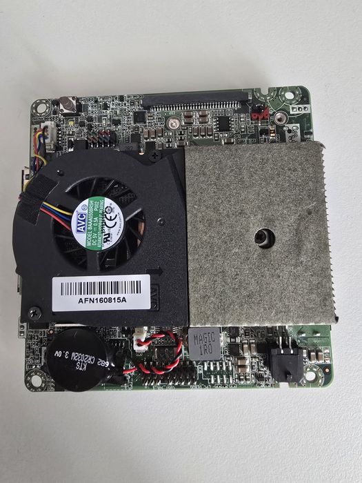Kit Nuc5i3MYBE 8 gb ram 256 Ssd i3 5010u