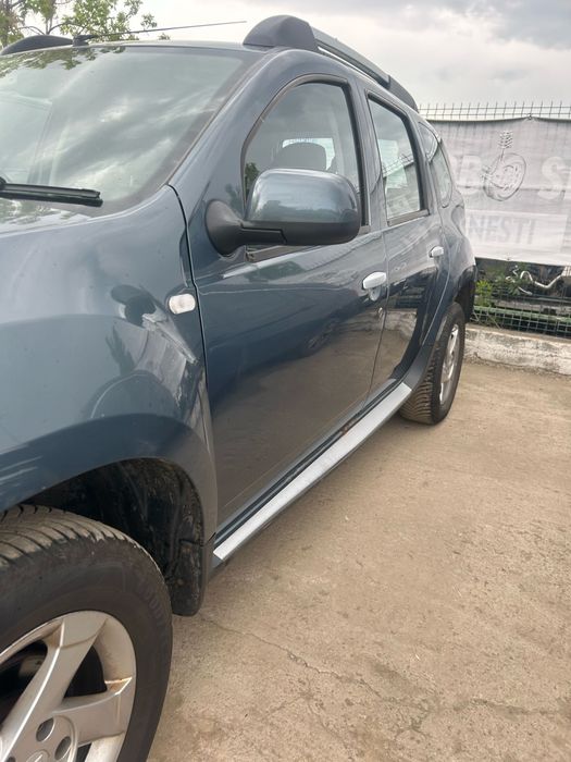Ușă stânga față Dacia Duster 2012