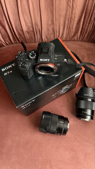 Sony Alpha A7R III full box