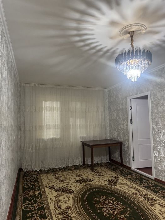 Chirchiq 8-mikr 2 xonali kvartira 56m² remont bilan