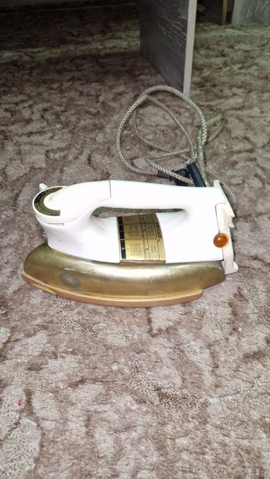 Утюг есть 2 шт рабочие