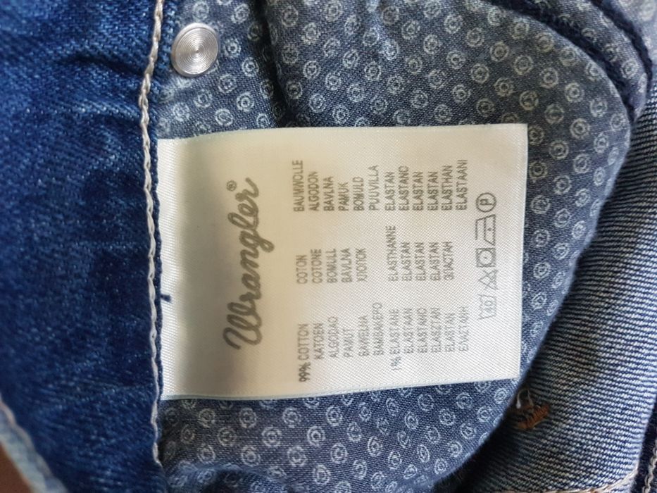 Продават се дънки Wrangler, Lee, Armani и панталон