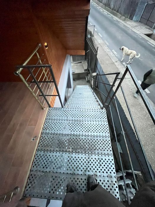 Scari metalice exterior zincate