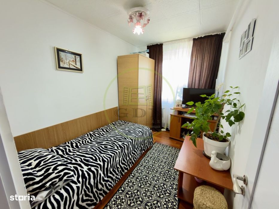 Apartament 4 camere, semidecomandat, cartier Craiovita Noua, zona Fort
