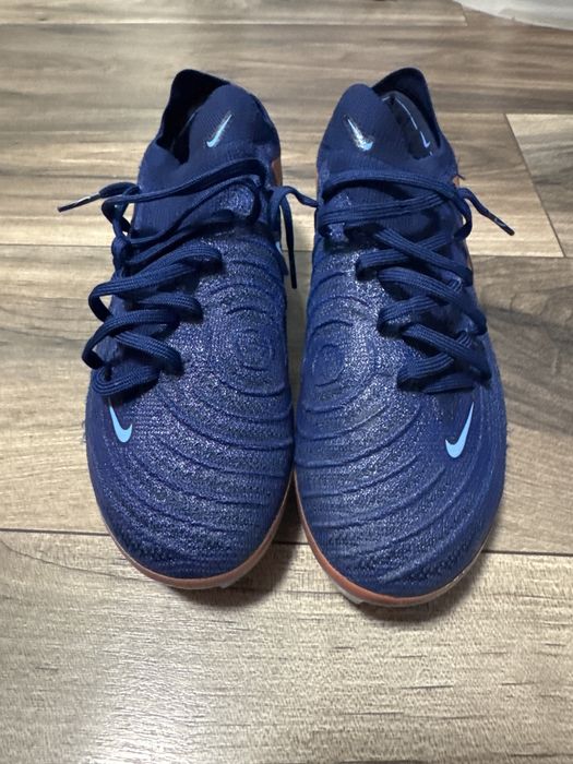Vand ghete de fotbal Nike   Phantom