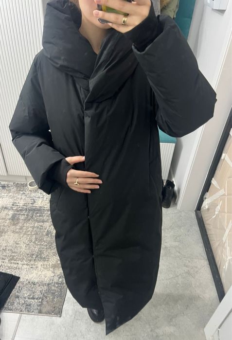 Зимняя куртка от Stradivarius.