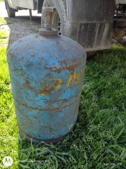 Butelie petrom fără guler